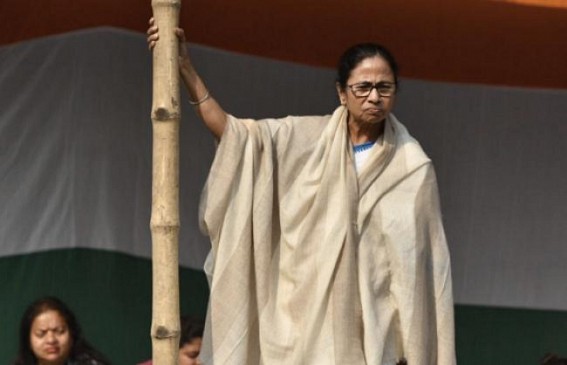 Mamata continues sit-in, SP leader joins protest Mamata continues sit-in, SP leader joins protest