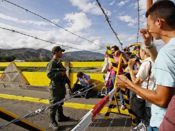 Venezuela completely closes border with Colombia Venezuela completely closes border with Colombia