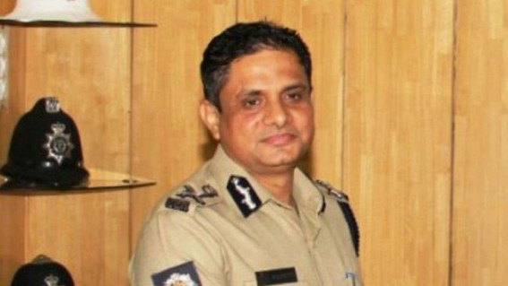 Supreme Court dismisses ex-Kolkata top cop Rajeev Kumar's plea demanding extension of protection from arrest in Saradha chit fund scam Supreme Court dismisses ex-Kolkata top cop Rajeev Kumar's plea demanding extension of protection from arrest in Saradha chit fund scam