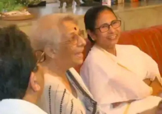Mamata Banerjee visits Nobel winner's Kolkata house, meets mother Mamata Banerjee visits Nobel winner's Kolkata house, meets mother