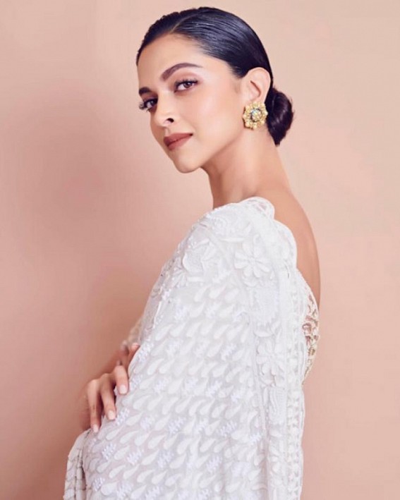 Deepika becomes flag-bearer of Modi's 'Bharat ki Laxmi' initiative Deepika becomes flag-bearer of Modi's 'Bharat ki Laxmi' initiative