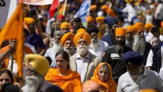 Help for Delhi victims: Muslim ties Sikh turban Help for Delhi victims: Muslim ties Sikh turban