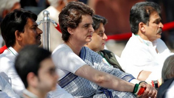 Priyanka tweets 'thank you' for medics and paramedics Priyanka tweets 'thank you' for medics and paramedics