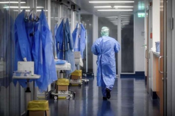 3 doctors test positive for Covid-19 in Mumbai; 1 dies 3 doctors test positive for Covid-19 in Mumbai; 1 dies