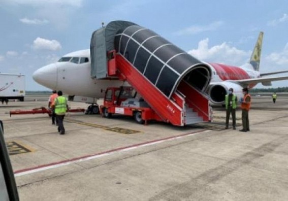 28 Omani nationals airlifted from Hyderabad to Mumbai 28 Omani nationals airlifted from Hyderabad to Mumbai