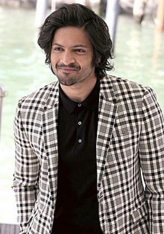 Ali Fazal 'suits' up, Richa finds him 'hawt' Ali Fazal 'suits' up, Richa finds him 'hawt'