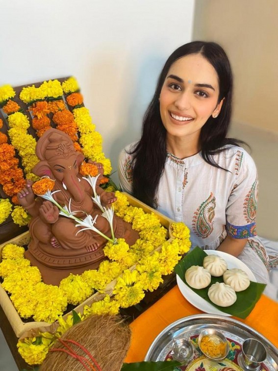 Manushi Chhillar brings Ganpati Bappa home for the first time Manushi Chhillar brings Ganpati Bappa home for the first time