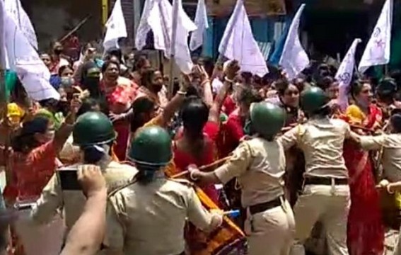 Tussle between Police and Agitators in Belonia in CPI-M's protest Tussle between Police and Agitators in Belonia in CPI-M's protest