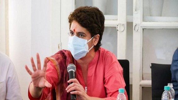 Priyanka promises smartphones, scooty to girls in UP Priyanka promises smartphones, scooty to girls in UP