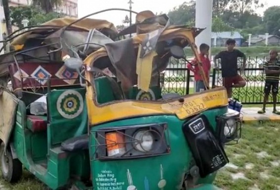 Terrible road accident among AMC Vehicle and Auto : 1 critically injured Terrible road accident among AMC Vehicle and Auto : 1 critically injured