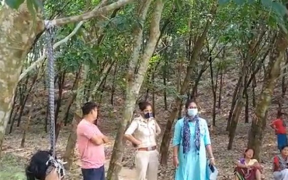 Hira Regime : Missing Housewife's Dead Body found hanging, Murder suspected Hira Regime : Missing Housewife's Dead Body found hanging, Murder suspected