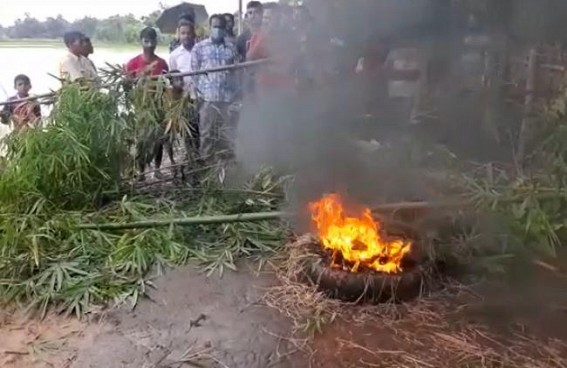Water-logging, Crop Failures : Farmers held protest in Kailashahar Water-logging, Crop Failures : Farmers held protest in Kailashahar