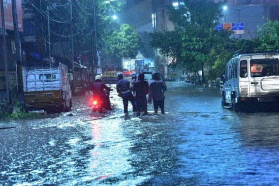Heavy rains batter Hyderabad, inundate low-lying areas Heavy rains batter Hyderabad, inundate low-lying areas