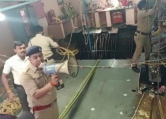 Stepwell collapses in Indore, 10 rescued Stepwell collapses in Indore, 10 rescued