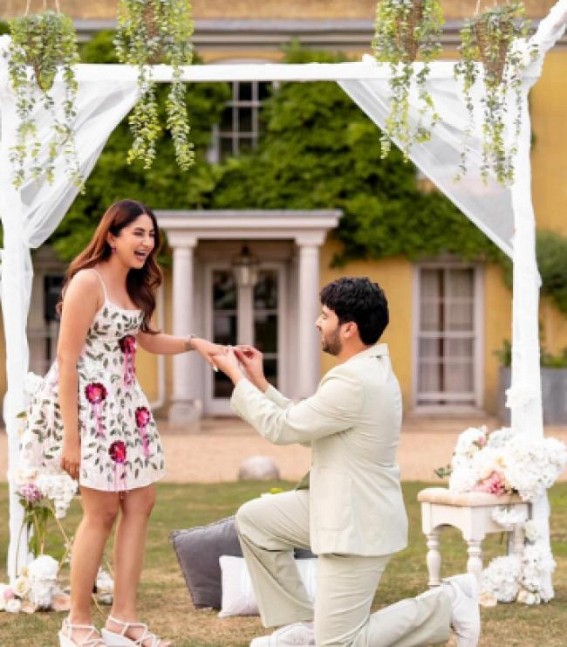 Armaan Malik gets engaged to girlfriend Aashna Shroff Armaan Malik gets engaged to girlfriend Aashna Shroff