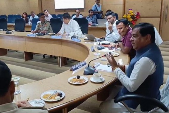 ‘Businessmen can’t keep own vehicles in front of their shops, Traffic Signal Violations to be tightened more’ : AMC to lift shops, vehicles, materials if violate parking, traffic laws from Monday ‘Businessmen can’t keep own vehicles in front of their shops, Traffic Signal Violations to be tightened more’ : AMC to lift shops, vehicles, materials if violate parking, traffic laws from Monday