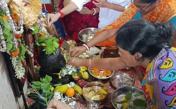 Devotees offered prayers to Lord Shiva on first Monday of Shravana month Devotees offered prayers to Lord Shiva on first Monday of Shravana month
