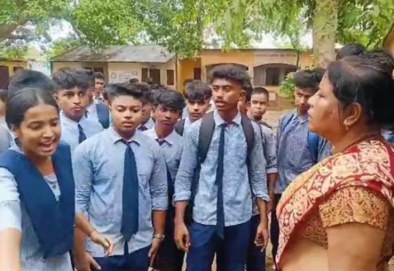 Indranagar Noagaon Krishnanagar School protested seeking Transfer of a Teacher Indranagar Noagaon Krishnanagar School protested seeking Transfer of a Teacher