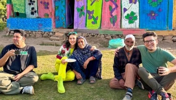Sara Ali Khan enjoys Kashmiri delicacies, relishes roti & Kahwa Sara Ali Khan enjoys Kashmiri delicacies, relishes roti & Kahwa