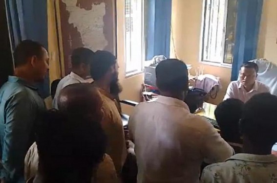 Vehicle drivers demand Road Repairing ; Gheraoed PWD Office Vehicle drivers demand Road Repairing ; Gheraoed PWD Office